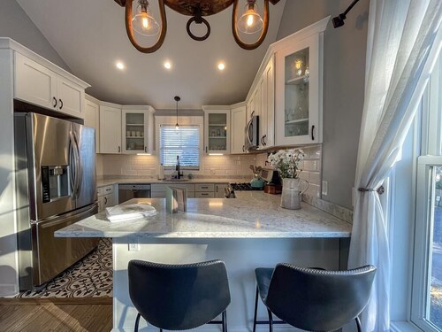 Pet Friendly Carriage House Walkable to Beach