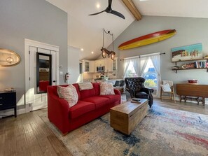 TV - Pet Friendly Carriage House Walkable to Beach (West Cape May)