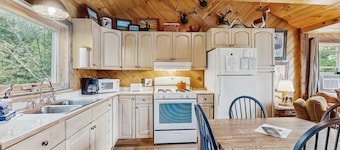 Adorable Cottage on the Lake W/ Shared Dock, Full Kitchen, Firepit, & Hiking