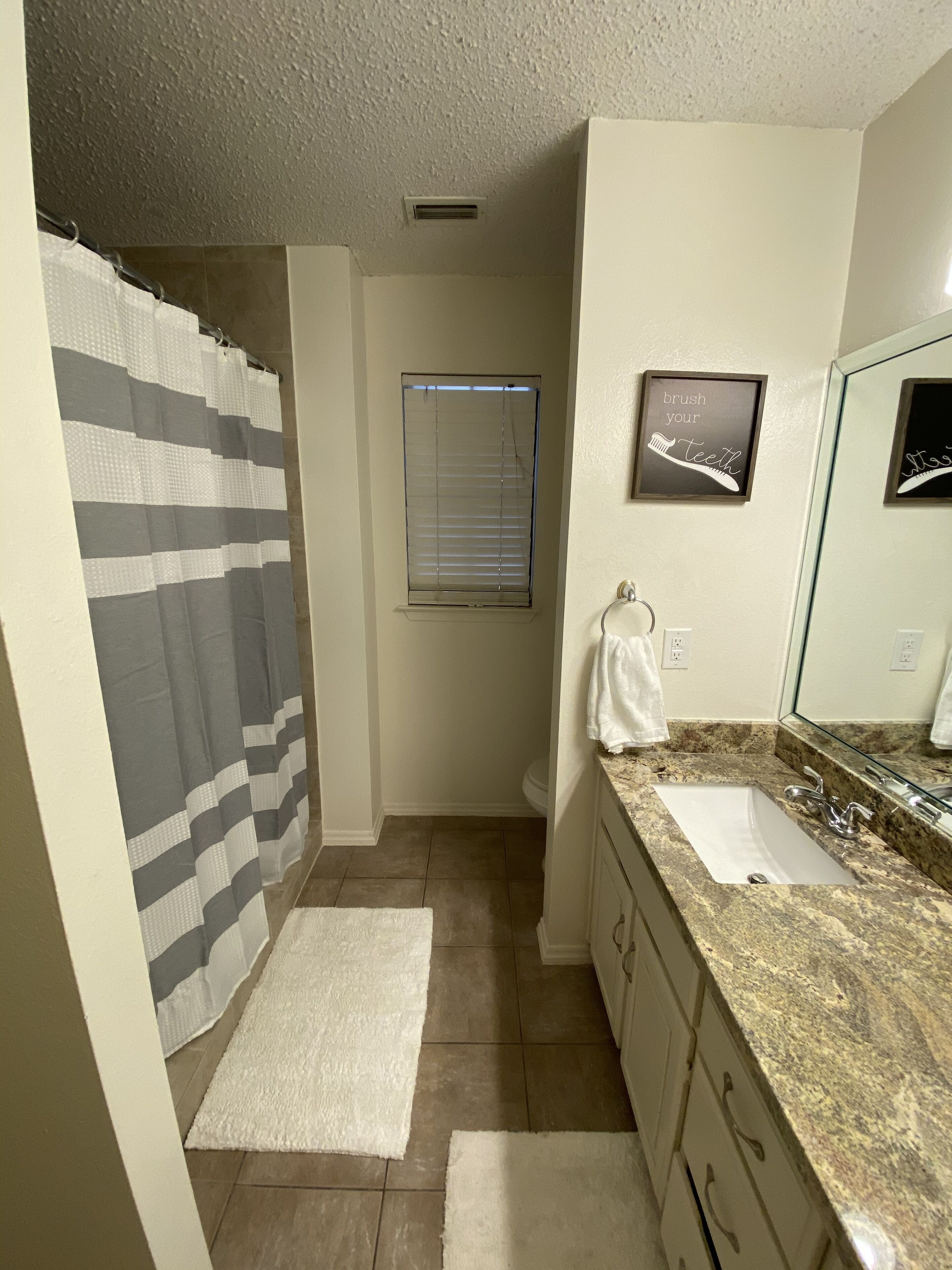 Entire 3 bed 3 bath condo in central Laredo