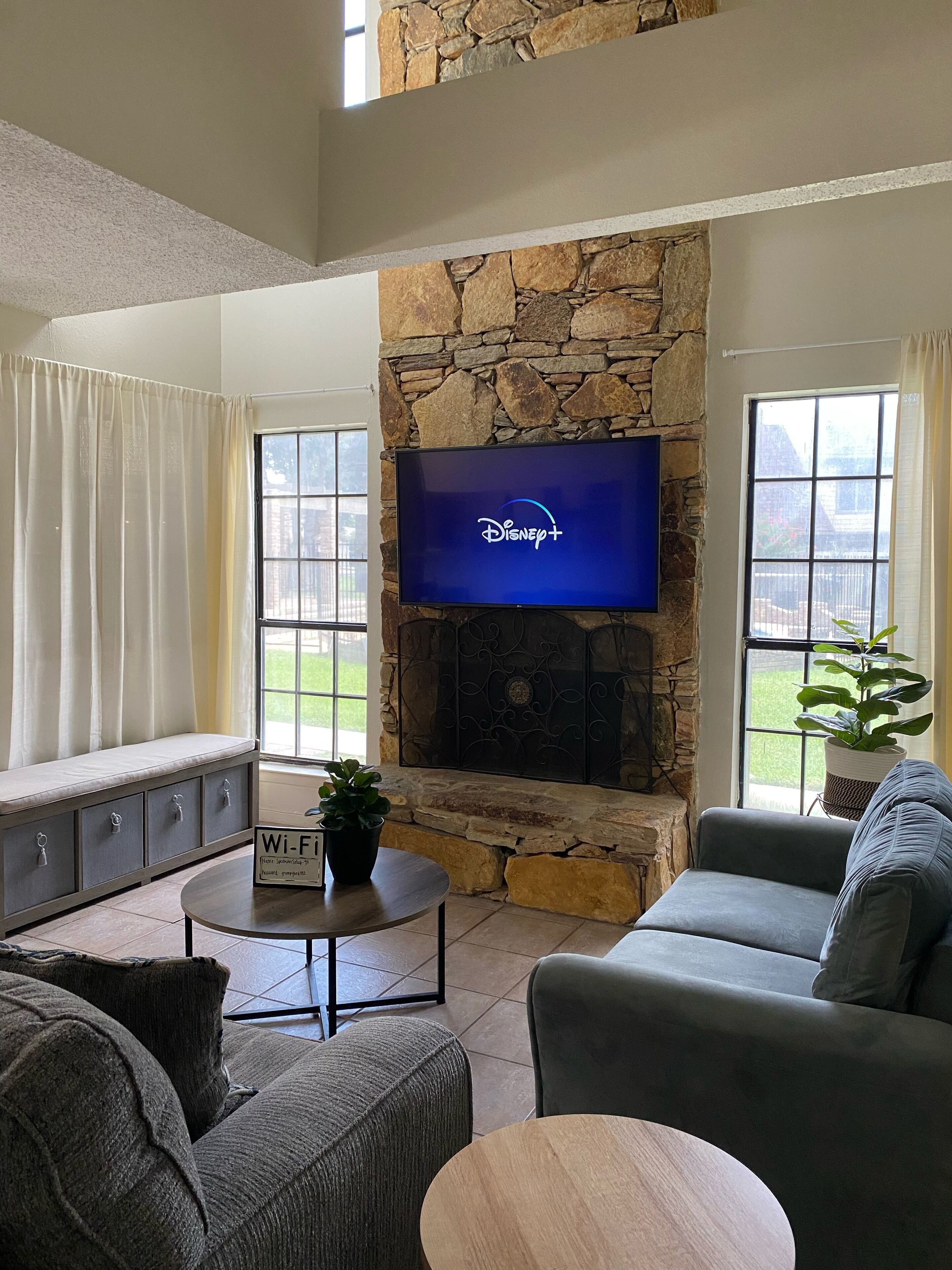 Entire 3 bed 3 bath condo in central Laredo