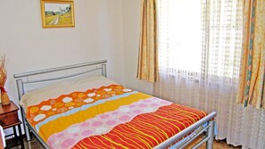 3 bedrooms, bed sheets