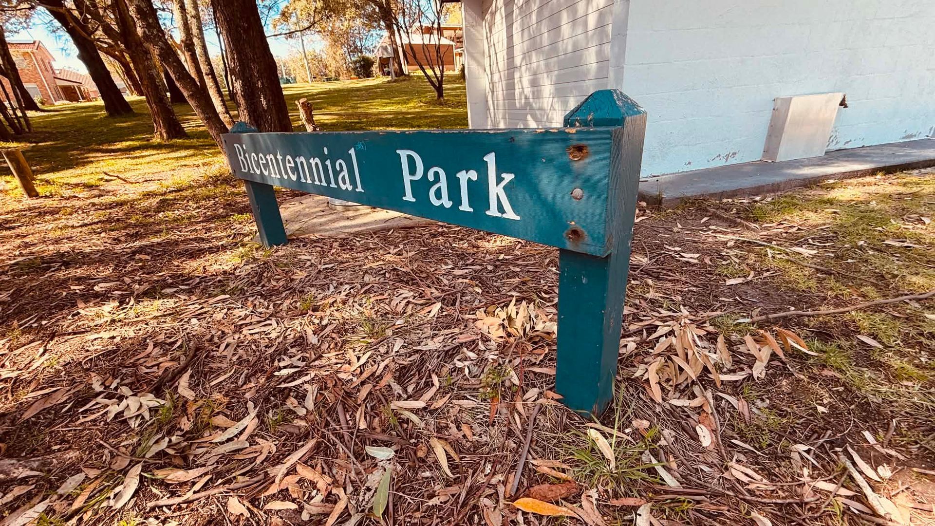 A sign for Bicentennial Park.