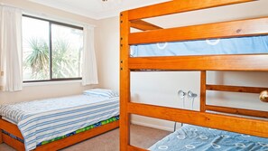 4 bedrooms, bed sheets