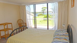 4 bedrooms, bed sheets