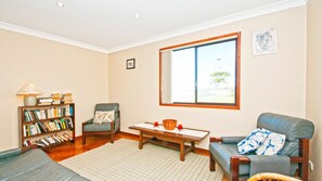 TV, fireplace, stereo