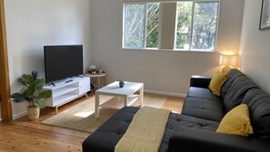 TV, stereo - Chapman Cottage close to Callala Bay (Callala Bay)