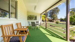 Outdoor dining - Chapman Cottage close to Callala Bay (Callala Bay)