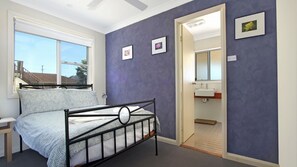 3 bedrooms, bed sheets - Tradewinds -Pet Friendly (Callala Beach)