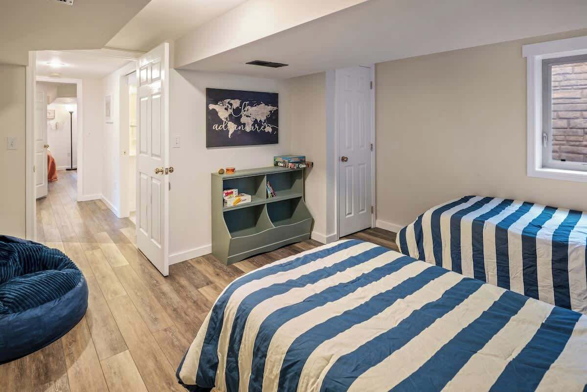 4 bedrooms, desk, iron/ironing board, free WiFi