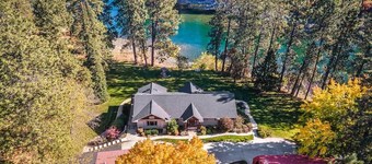 The River House: Private Estate with Kayaks & Views