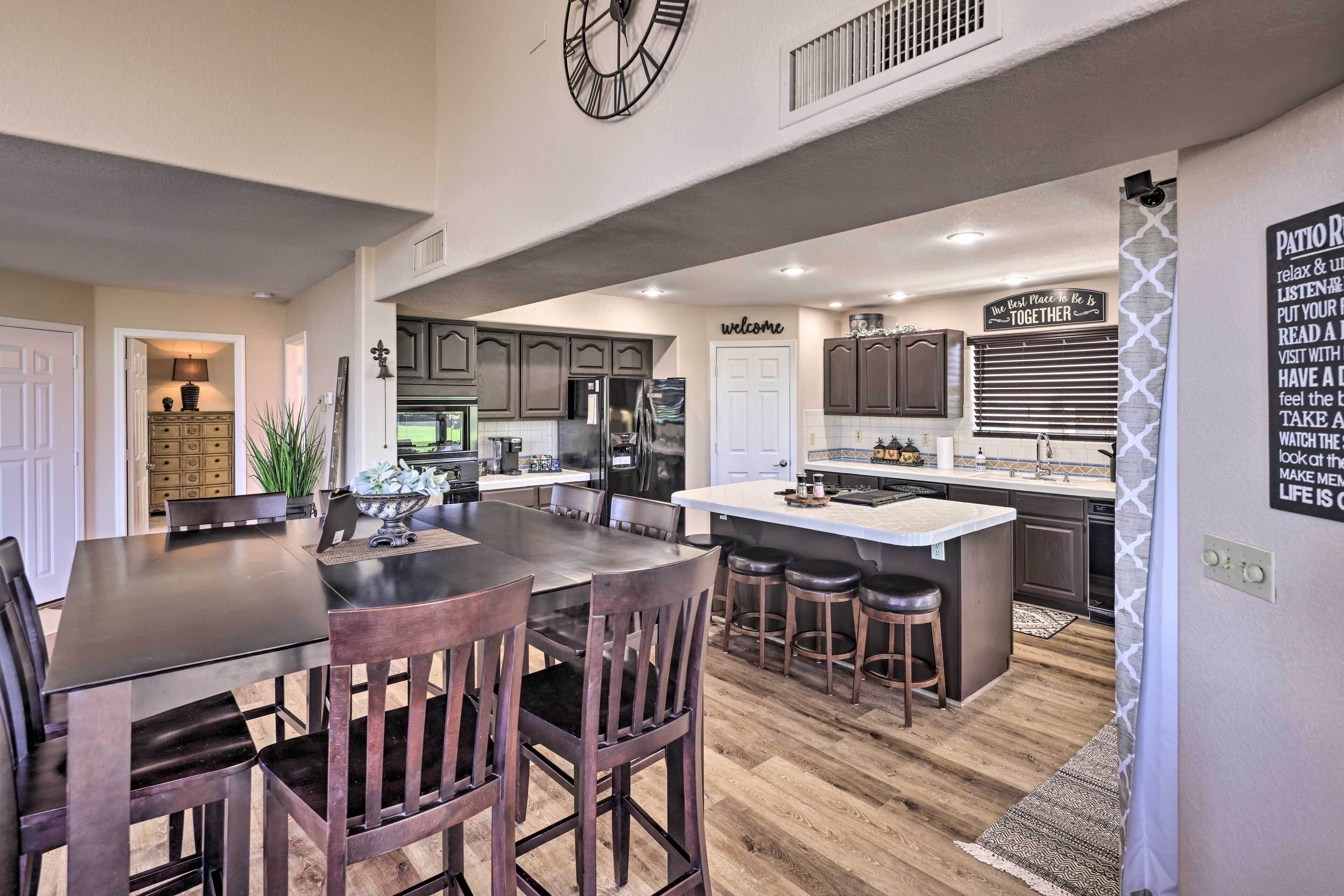 Amenity-Packed Home w/ Hot Tub &amp; River Views!