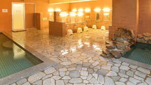 A public restroom with multiple sinks, a shower area, and a pool. - Ryuo Mountain Hotel (Yamanouchi)
