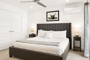 5 bedrooms, iron/ironing board, WiFi, bed sheets