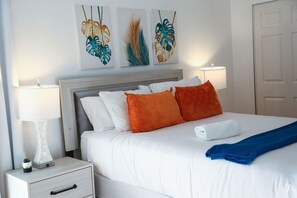 9 slaapkamers, een bureau, een strijkplank/strijkijzer, reisbedje