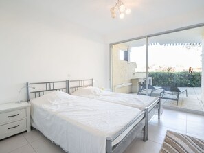2 quartos, berço de viagem, Wi-Fi de cortesia, roupa de cama