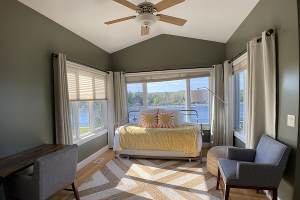 3-windowed-walls "office" space with twin trundle (2 beds) off master. 2nd floor
