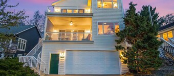 5BR Channel View Retreat! Near the Beach in Bluffton of Muskegon