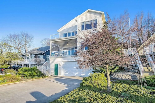 5BR Channel View Retreat! Near the Beach in Bluffton - Muskegon