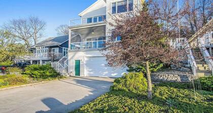 5BR Channel View Retreat! Near the Beach in Bluffton - Muskegon