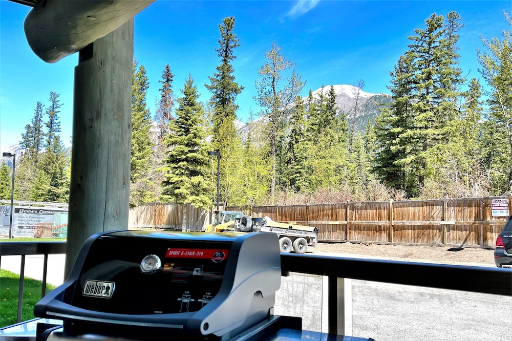 Spacious & Cozy 1BD Suite /Gym/Patio/BBQ