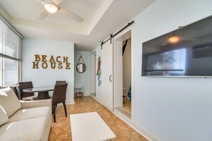 TV - Florida Unit Steps from Indian Rocks Beach Access! (Indian Rocks Beach)