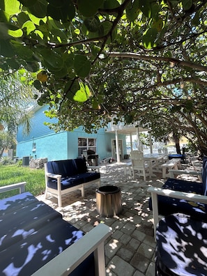 Terrace/patio - The Atlantic House - The Beach at Your Backdoor! (New Smyrna Beach)