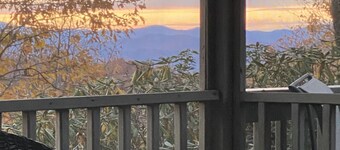 Spectacular panoramic mountain views!  3 king suites, hike, bike, swim, paddle