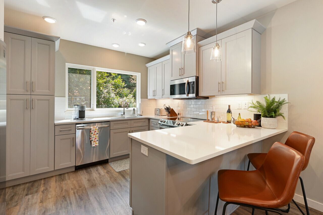 冰箱、微波炉、烤箱、炉灶