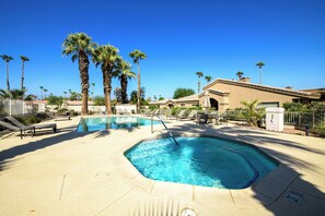 Piscine extérieure, piscine chauffée