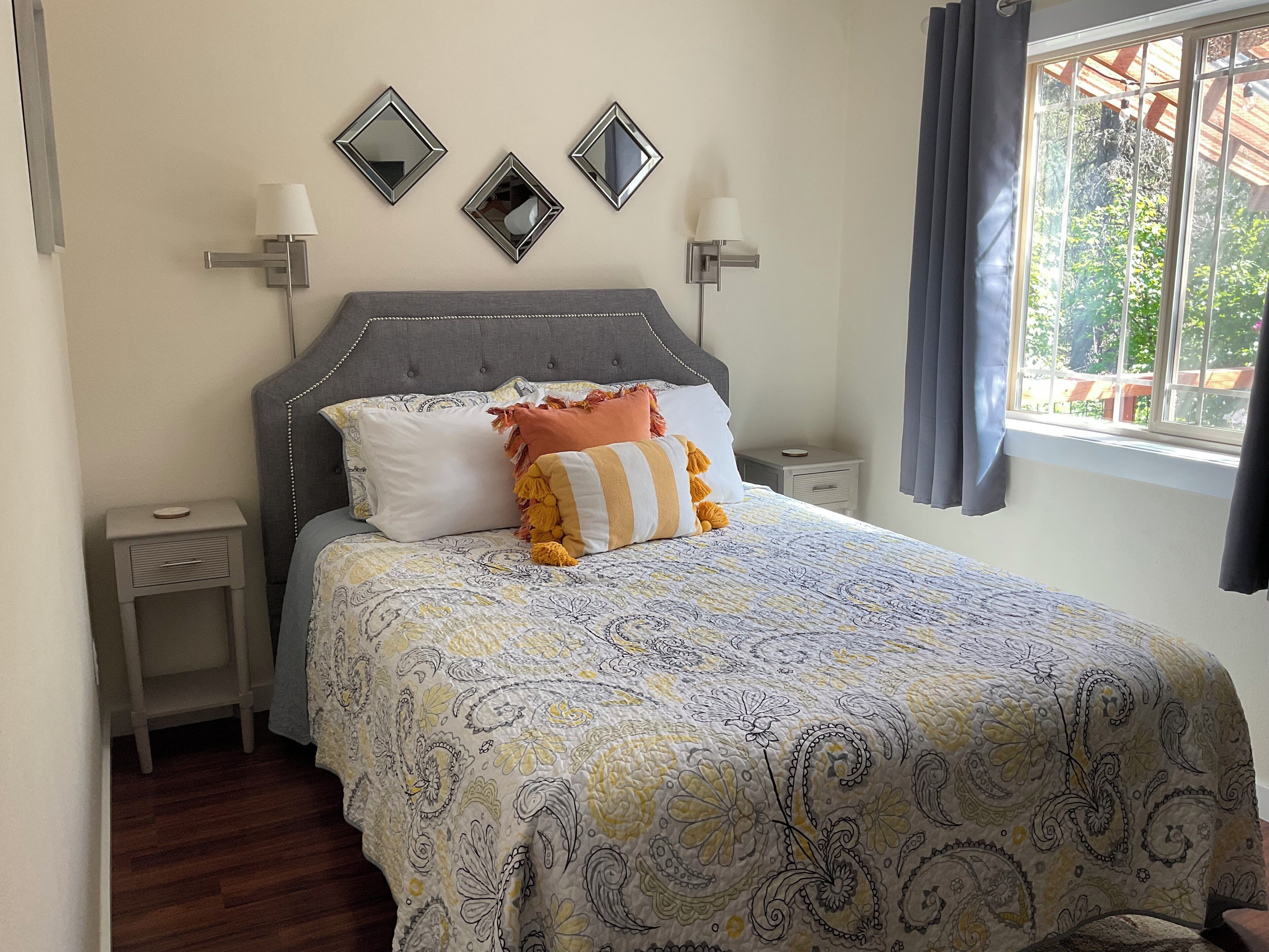 2 bedrooms, desk, travel cot, free WiFi