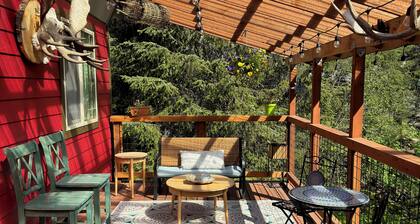 Resurrection Peaks Lodge. Upper unit sleeps 6, private lot and close to town.