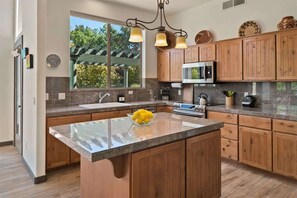 Fridge, microwave, oven, stovetop - Incredible Views! Amazing Home! Rodeo - S006 (Sedona)
