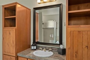 Bathtub, hair dryer, towels, shampoo