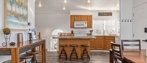 Refrigerador, microondas, horno, placa de cocina