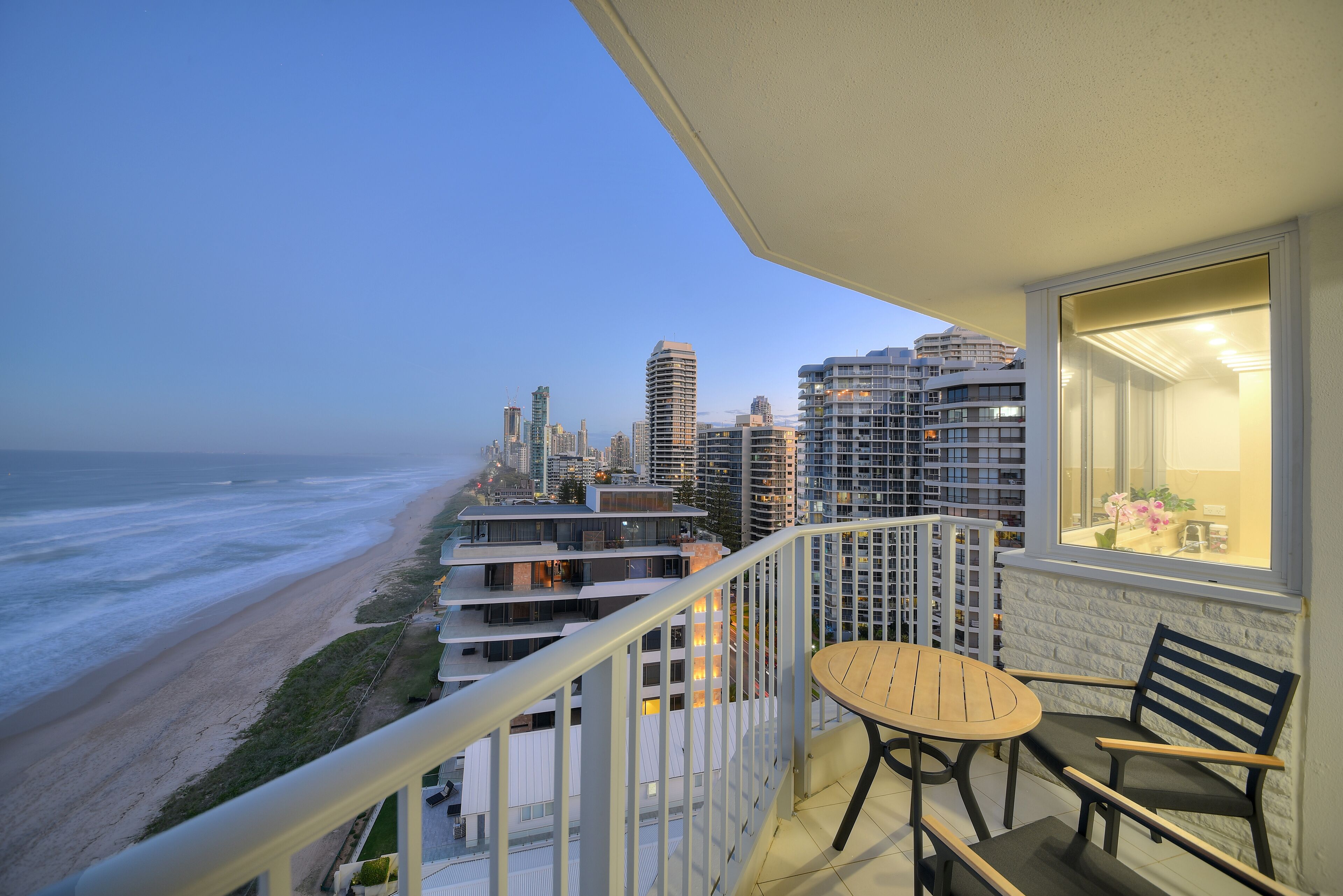 Spectacular luxury beachfront apartment — image 10