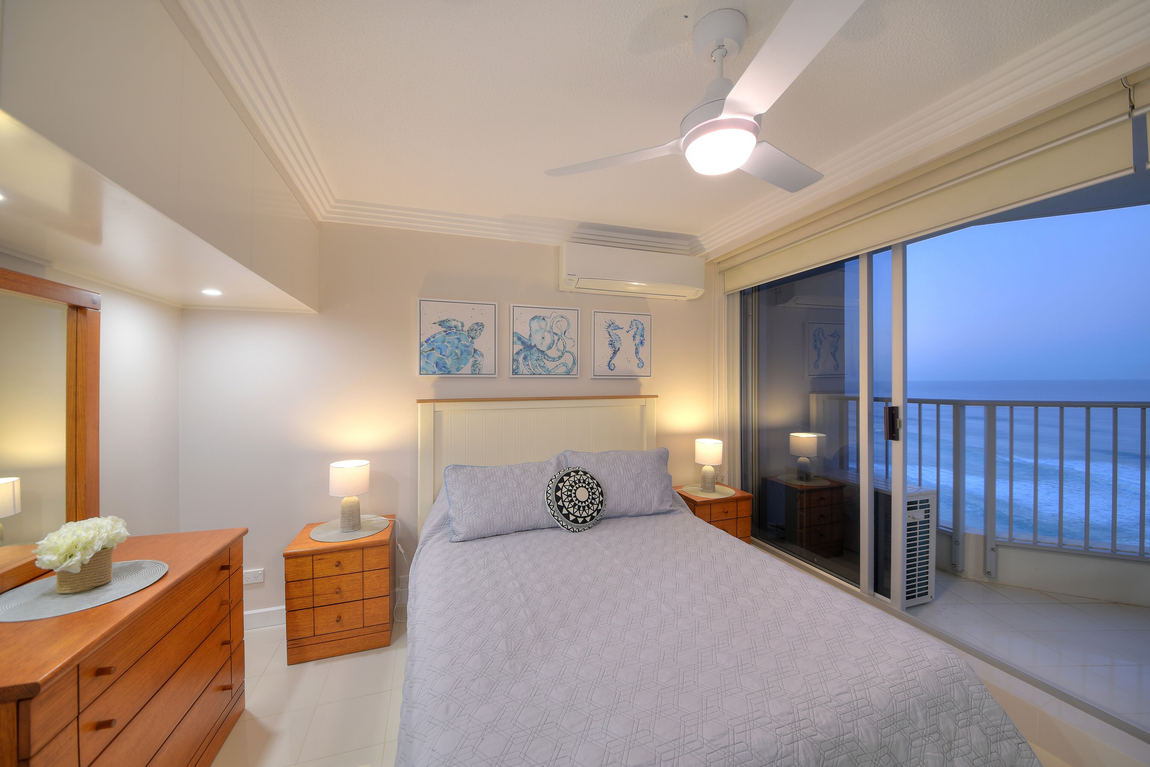 Spectacular luxury beachfront apartment — image 8