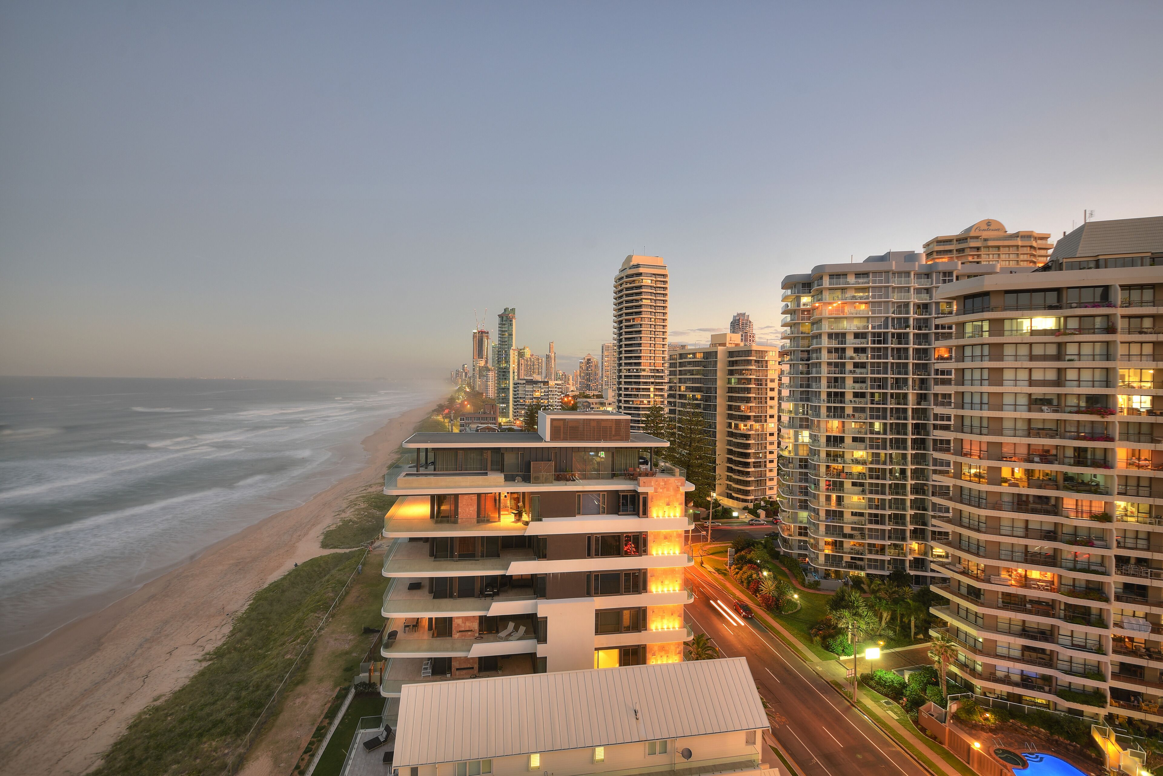 Spectacular luxury beachfront apartment — image 2