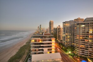 Exterior - Spectacular luxury beachfront apartment (Main Beach)