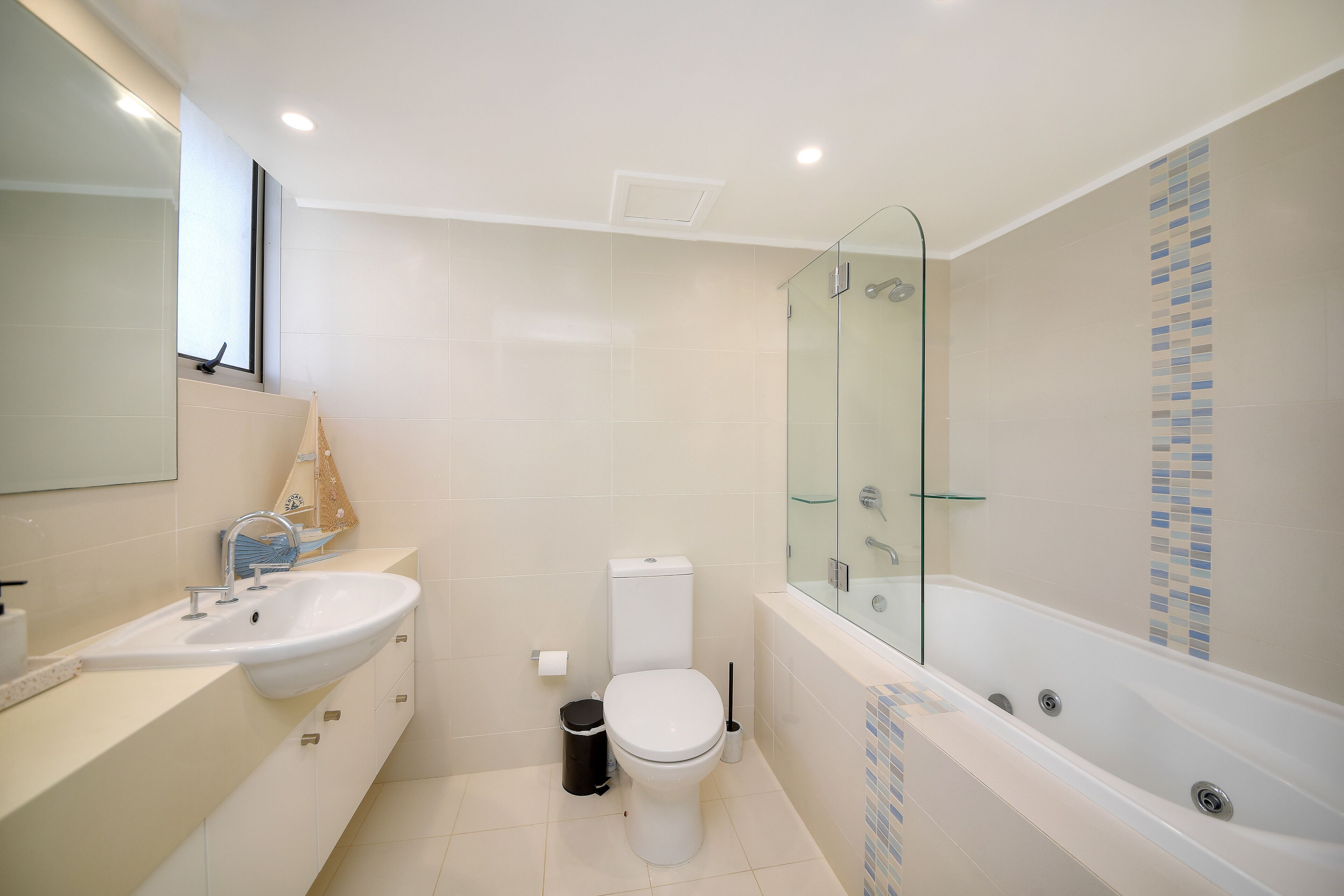 Spectacular luxury beachfront apartment — image 15