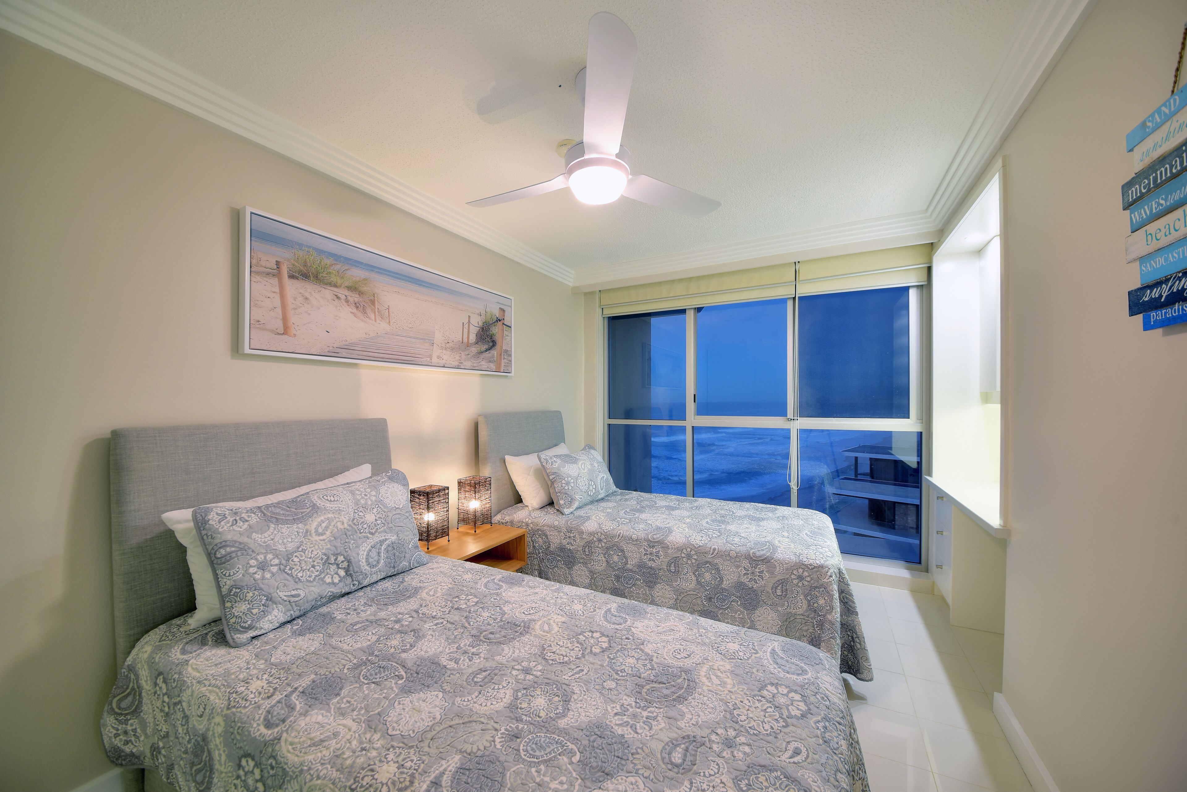 Spectacular luxury beachfront apartment — image 9