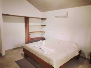 3 chambres, bureau, Wi-Fi gratuit, draps fournis