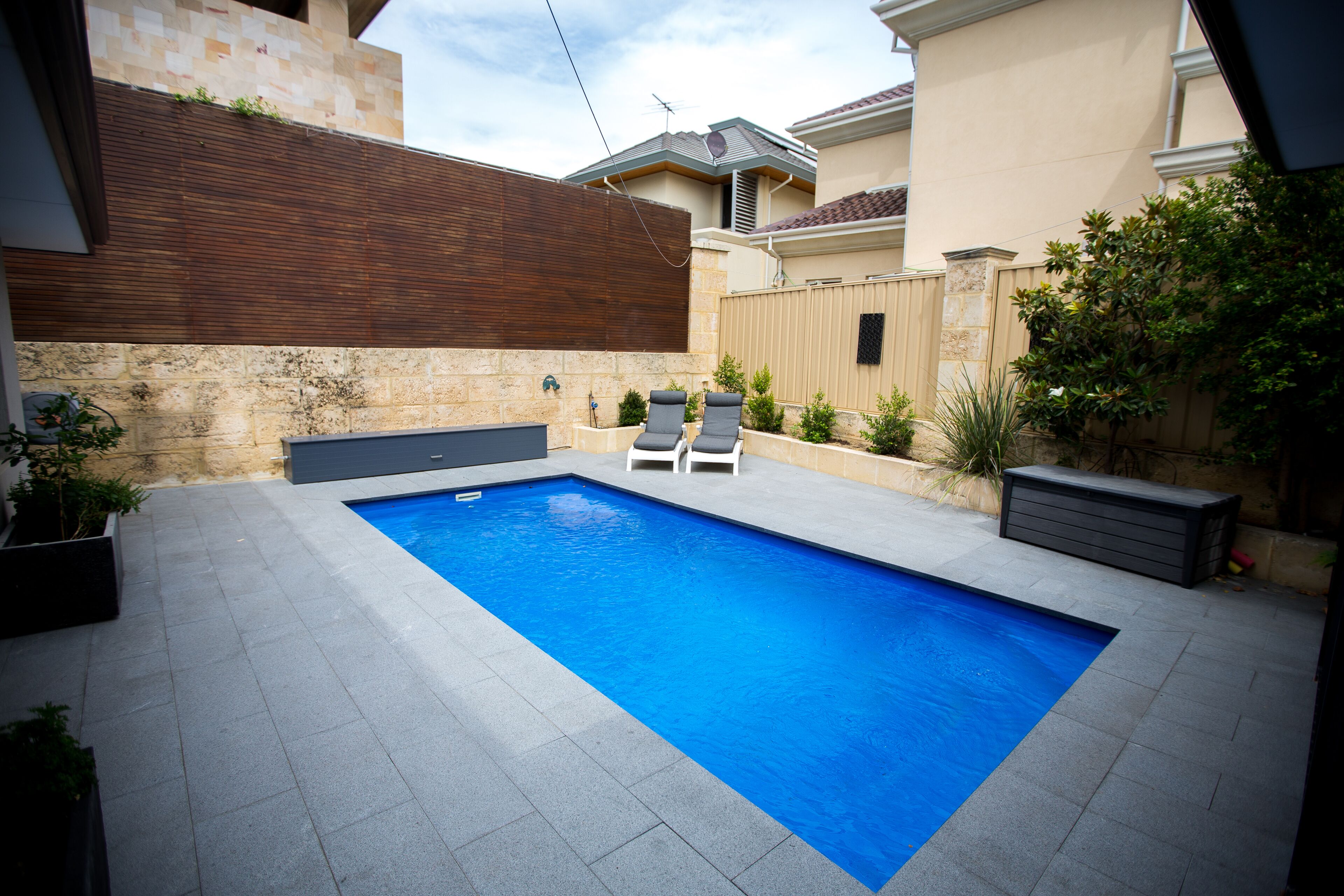 TRIGG BEACH HOUSE-Heated Pool-200m walk to Beach