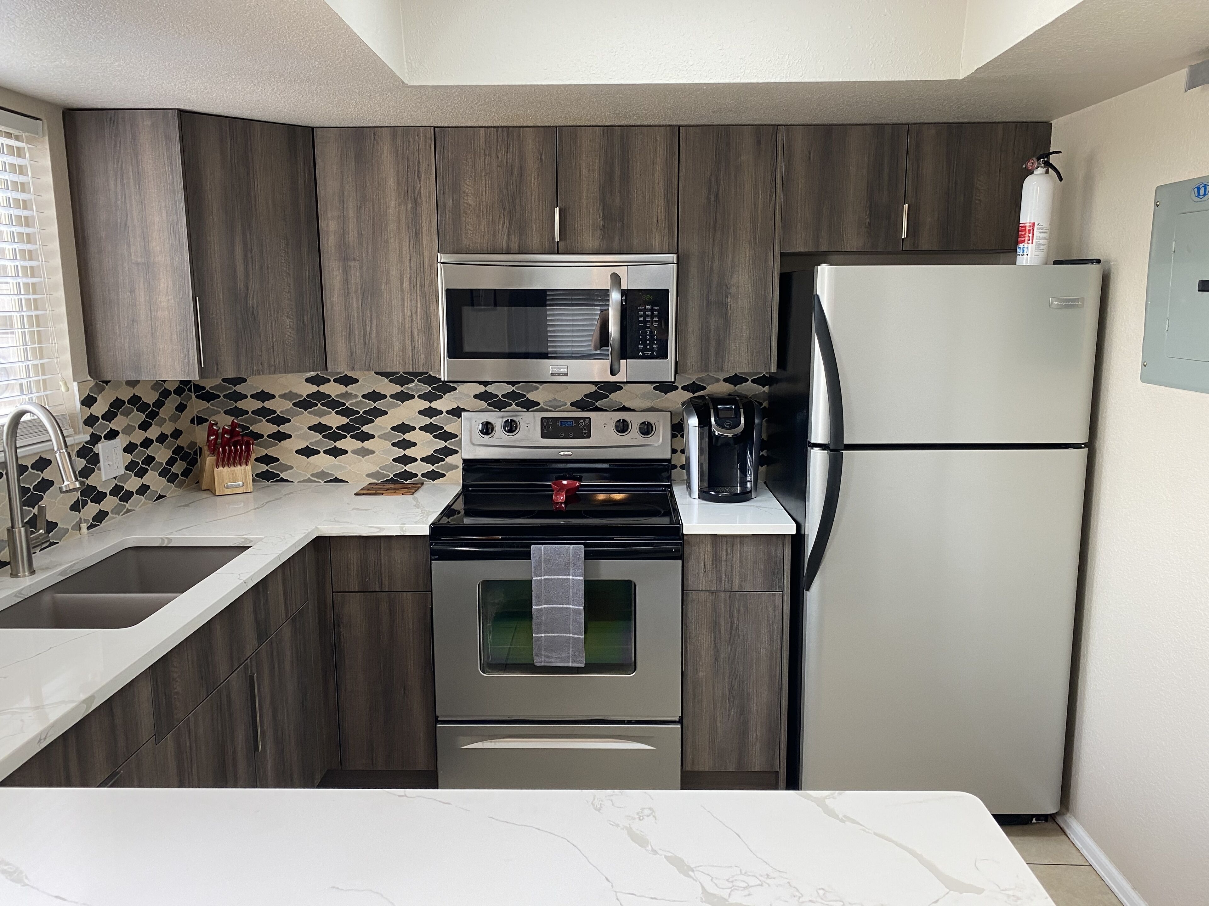 雪櫃、微波爐、焗爐、爐具