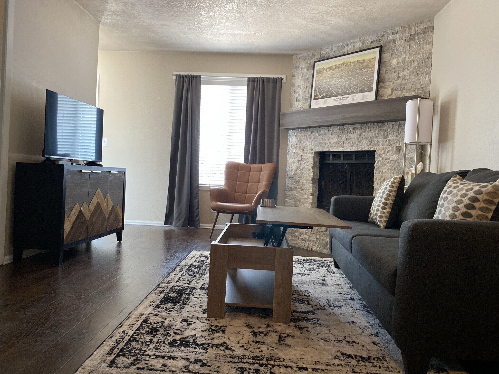 Contemporary Townhome in OCC - Close to Downtown/Manitou Springs + MORE!