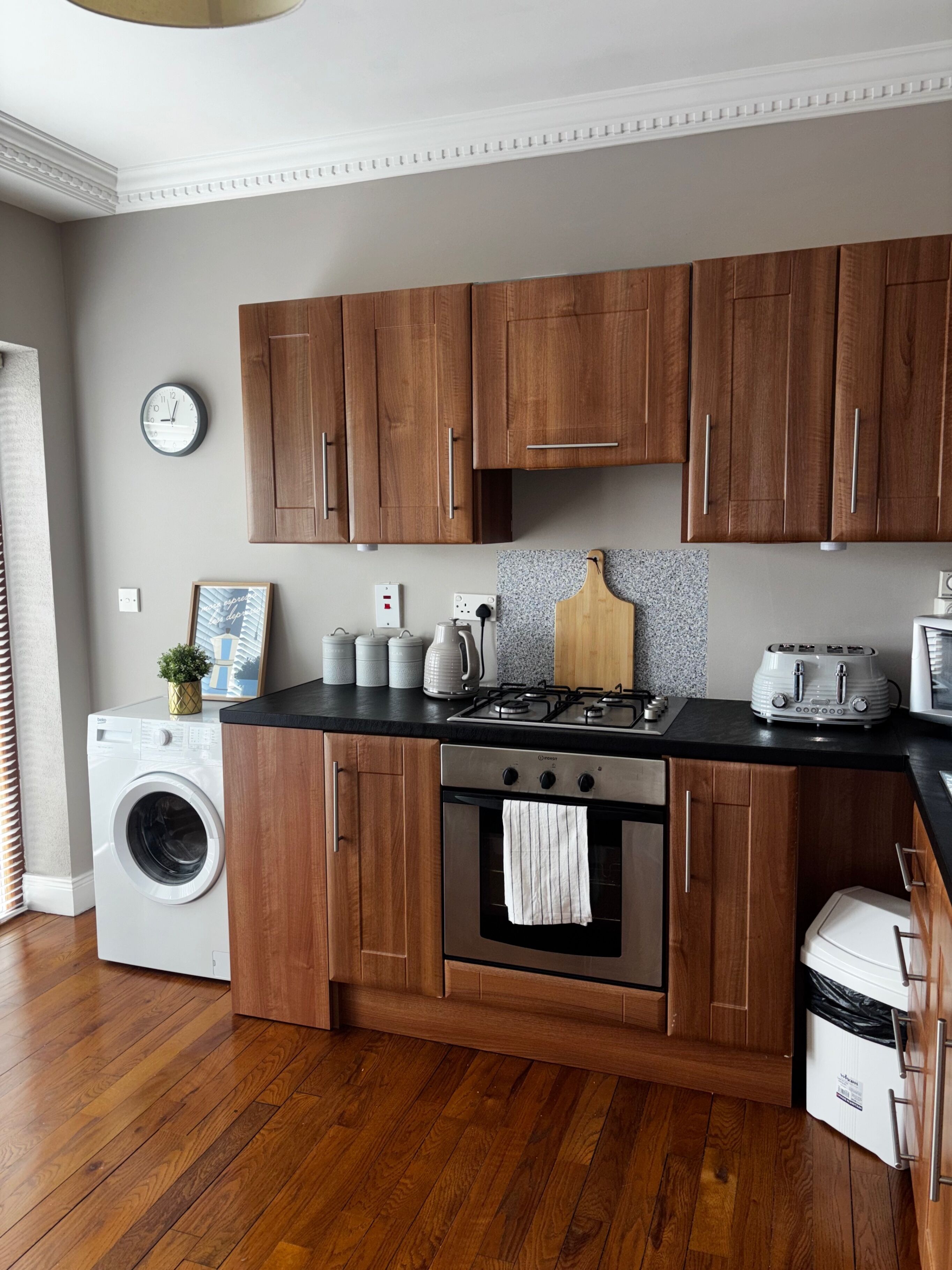 Refrigerador, microondas, horno, placa de cocina