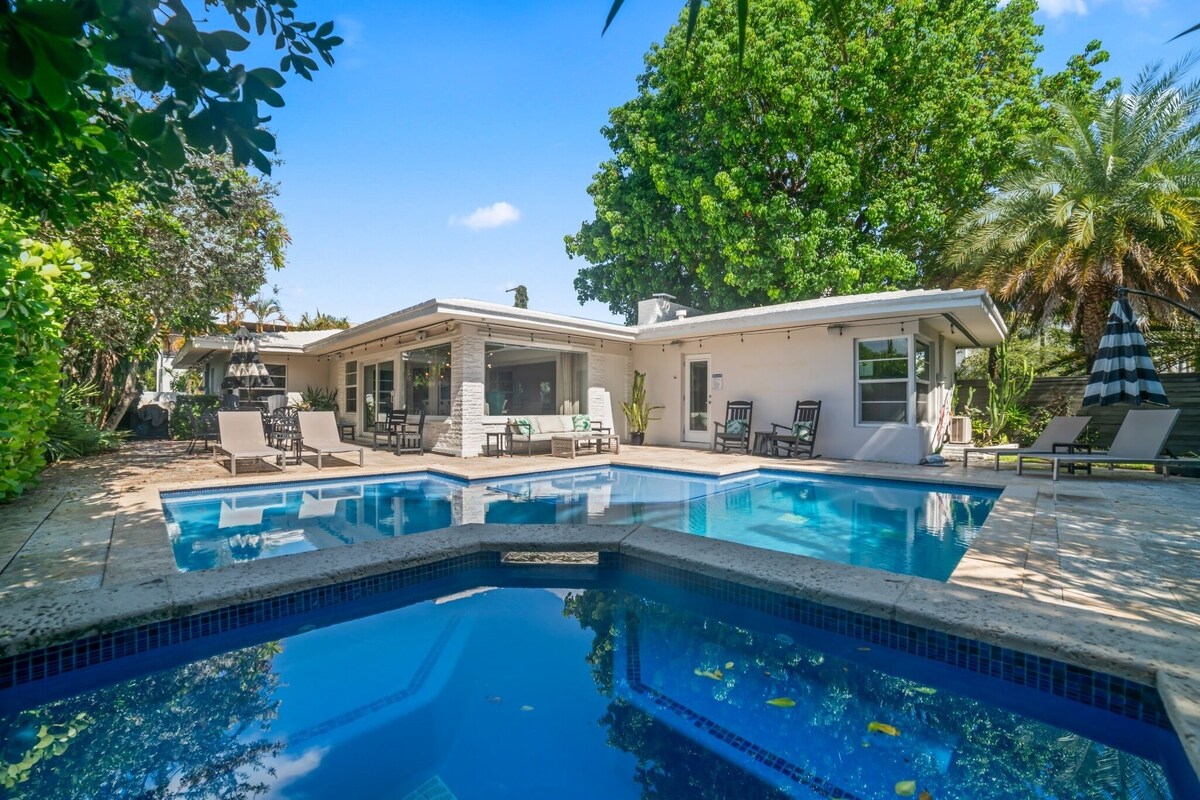 Victoria Park Luxury Home • Pool • Perfect for Families - 6 Adults, 4 Kids