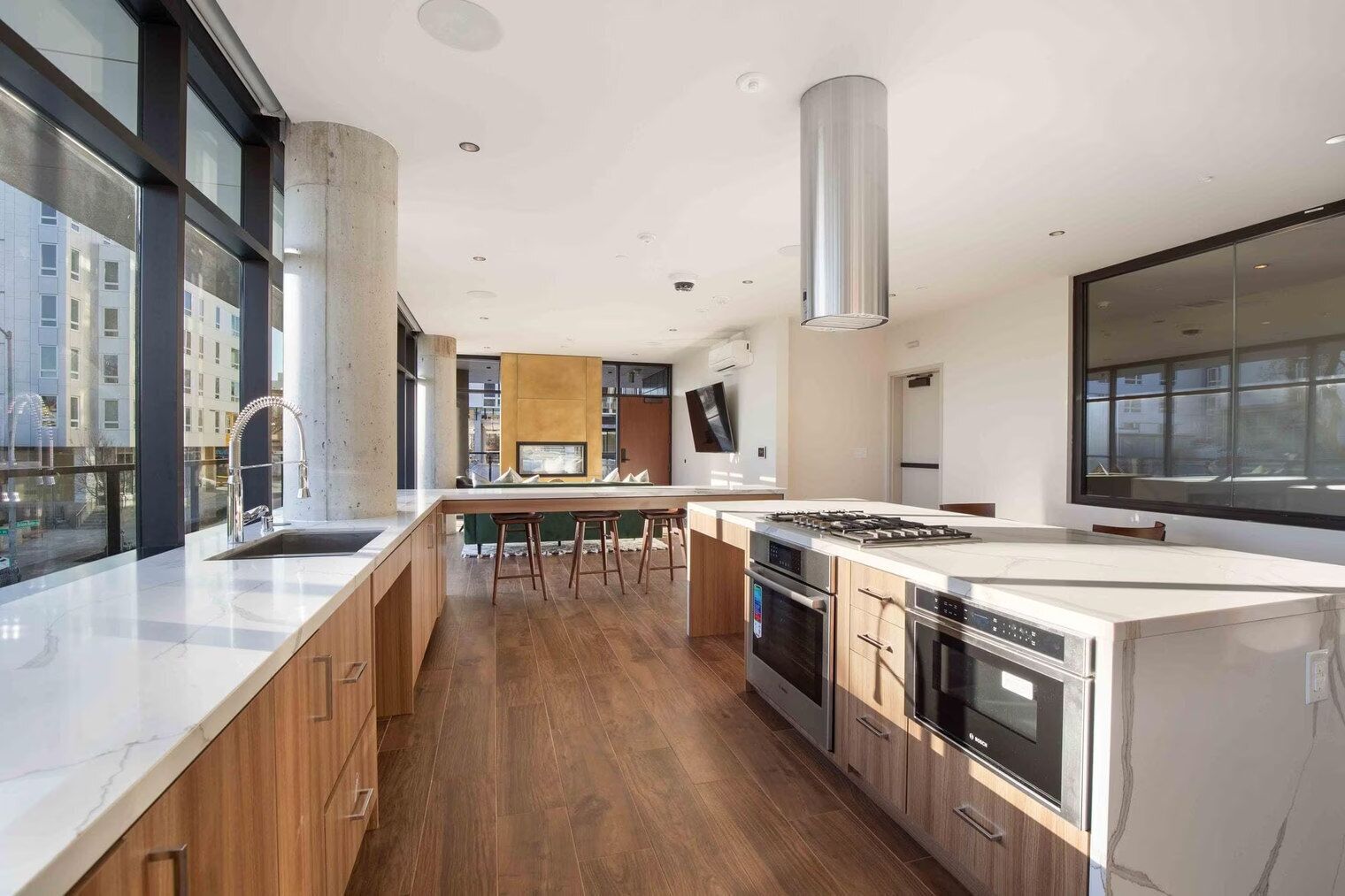 ثلاجة، ميكروويف، فرن، غسالة أطباق