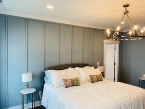 4 bedrooms, desk, travel cot, free WiFi