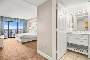 3 habitaciones, tabla de planchar con plancha, cuna de viaje y wifi 